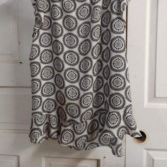 Loft Large Scoop Neck Front Flutter Sleeve Tiered Bottom Black/White Circles - Picture 2 of 10